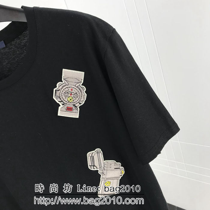 LV路易威登 勳章刺繡貼圖系列 19ss早春新款 百搭款 黑色絲光棉短袖 男女同款 ydi1873